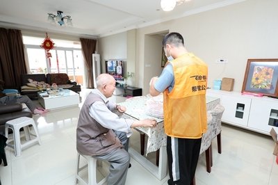 重慶 “家門(mén)口”養(yǎng)老從愿景走向現(xiàn)實(shí)，6198家服務(wù)設(shè)施織密幸福網(wǎng)